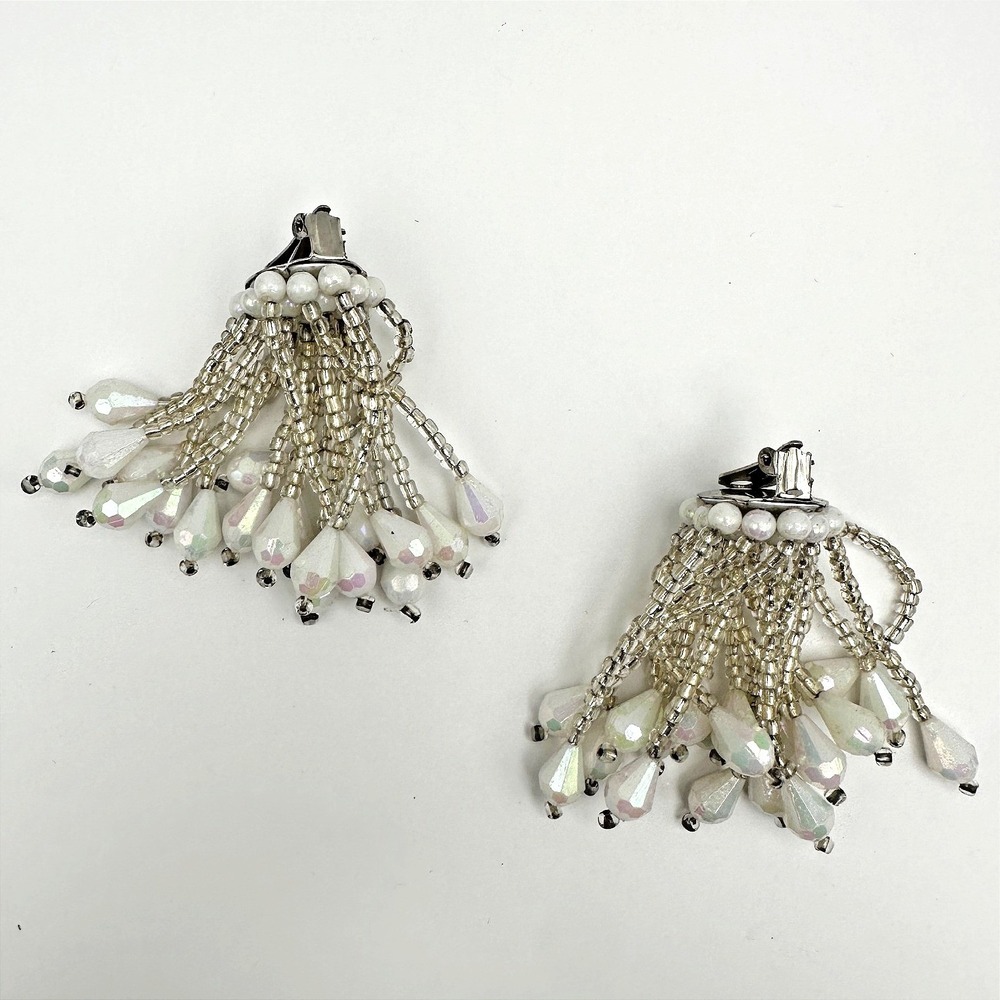 Vintage 80s shimmering white iridescent teardrop cluster clip-on earring Jewelry